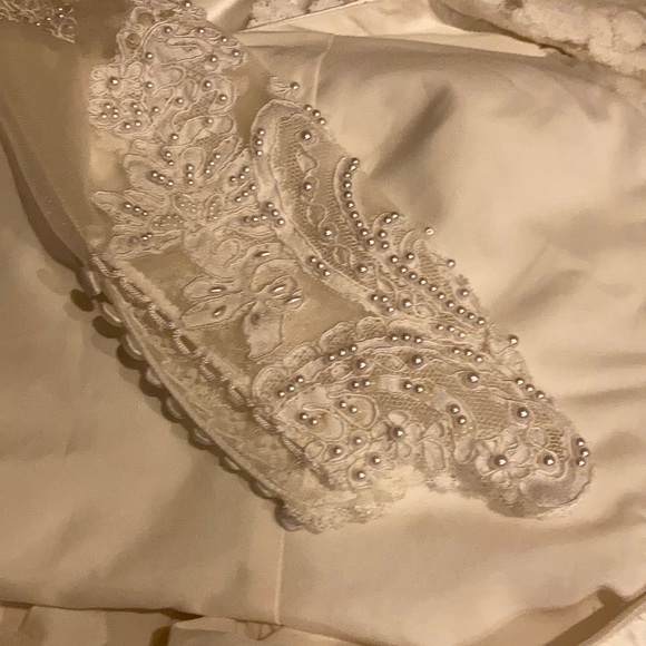 EUC sz L Vintage ivory satin wedding gown - Host Pick - Picture 9 of 13